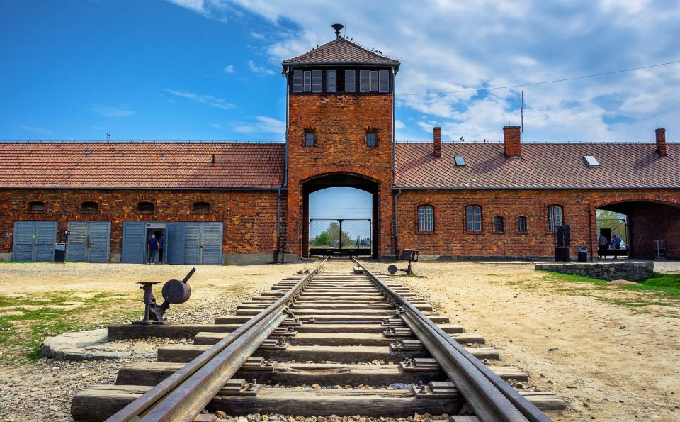 Krakow: Guided Auschwitz Birkenau Tour - The transfer between Auschwitz I and Birkenau