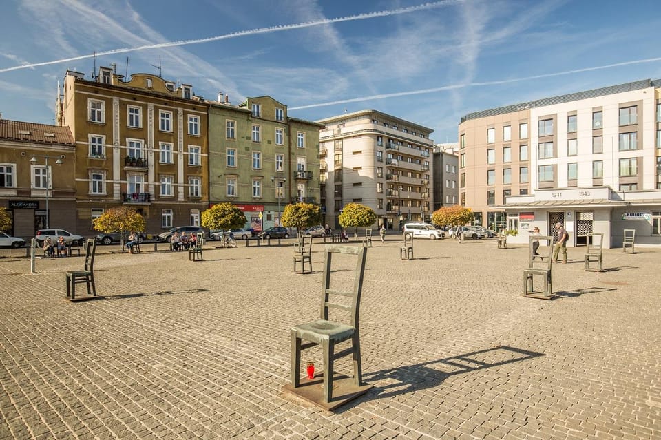 Krakow: Guided Tour of the Jewish Ghetto - Entering Podgórze: Where the Ghetto Became a Real Place