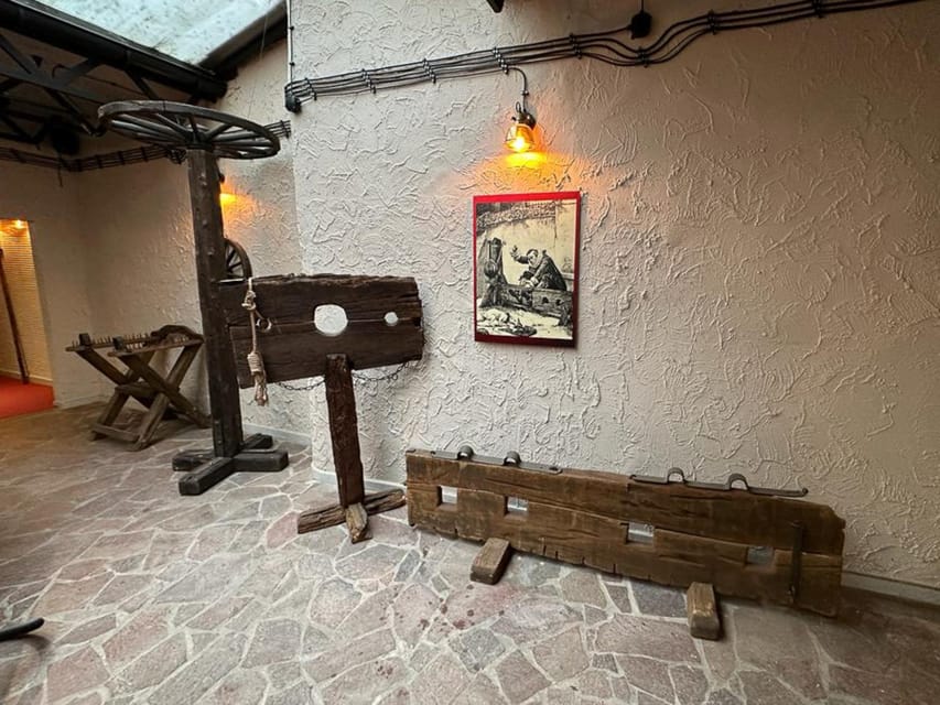 Kraków: Guided Tour of the Torture Museum - How the hour-long guided tour actually moves