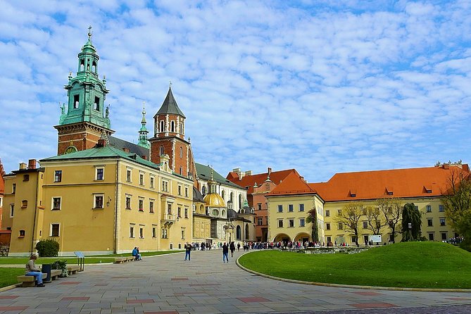 Krakow: Guided Tour of Wawel Castle & Cathedral - Entering Wawel on a schedule that makes sense in Krakow