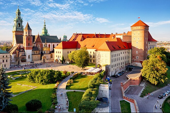 Krakow Guided Tour to Iconic Polish Royal Residence Wawel Castle - Meeting on Kanonicza 25: don’t lose time at the start