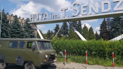 Krakow: Guided Tour to Nowa Huta on Commie Retro Van - The pickup and first ride: getting to the planning district without stress
