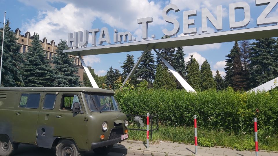 Krakow: Guided Tour to Nowa Huta on Commie Retro Van - The pickup and first ride: getting to the planning district without stress
