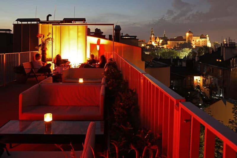 Krakow: Hidden Rooftop Bar Reservation with 1 Cocktail - Finding the Terrace: Holiday Suites Cracow and the 5th-to-6th Floor Route