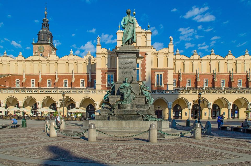 Krakow: Highlights of Old & New Town Private Walking Tour - Main Market Square and St. Mary’s Basilica: Gothic that actually clicks