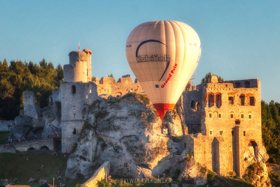 Kraków: Hot Air Balloon Flight with Champagne - Pre-flight: safety training, pilot time, and getting ready for lift-off