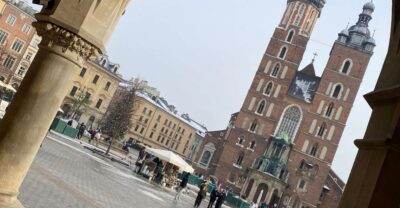 Kraków in a nutshell - walking tour - Main Market Square and Kraków Cloth Hall: the city at street level