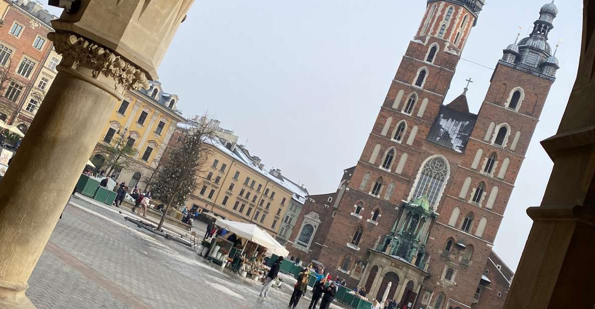 Kraków in a nutshell - walking tour - Main Market Square and Kraków Cloth Hall: the city at street level