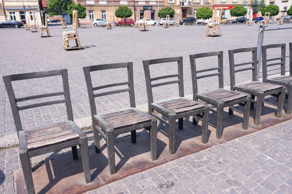 Krakow: Jewish Ghetto Guided Walking Tour - Entering Podgórze Through a 1-Hour Walking Story
