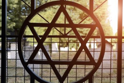 Krakow Kazimierz and Jewish Ghetto Tour with Synagogues - The 2-hour route: Kazimierz streets and the former ghetto, fast and focused