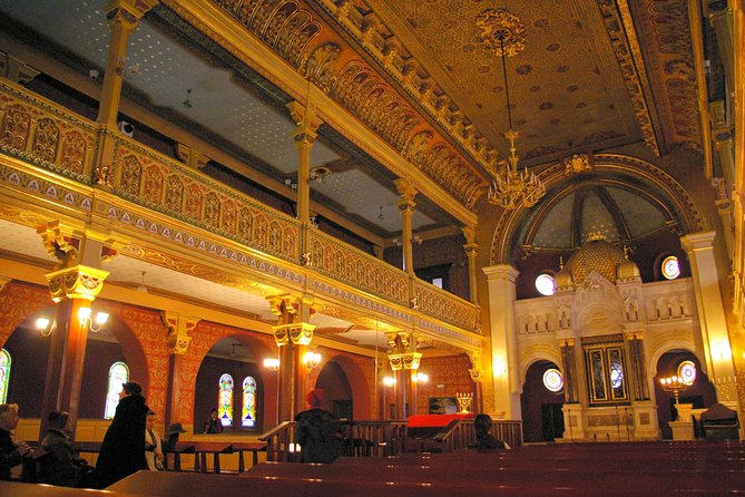 Krakow Kazimierz and Jewish Ghetto Tour with Synagogues - The 4-hour full route: Remah/Remuh Synagogue plus the Old Jewish Cemetery
