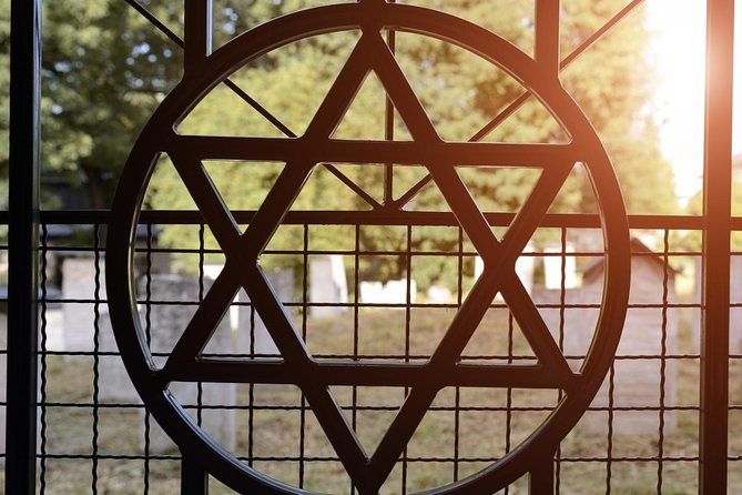 Krakow Kazimierz and Jewish Ghetto Tour with Synagogues - The 2-hour route: Kazimierz streets and the former ghetto, fast and focused