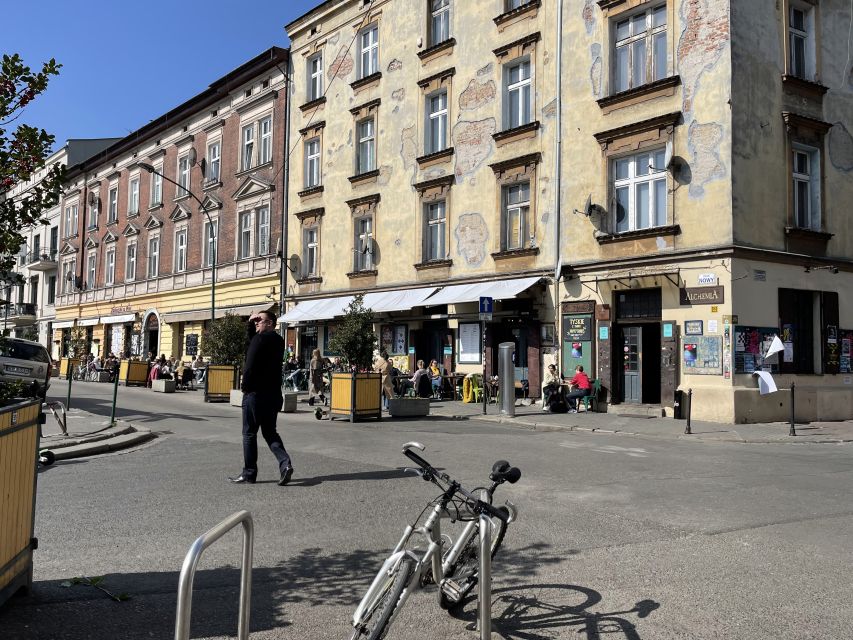 Krakow: Kazimierz District Jewish Heritage Tour - Meeting at the Old Synagogue: where your guide sets the story