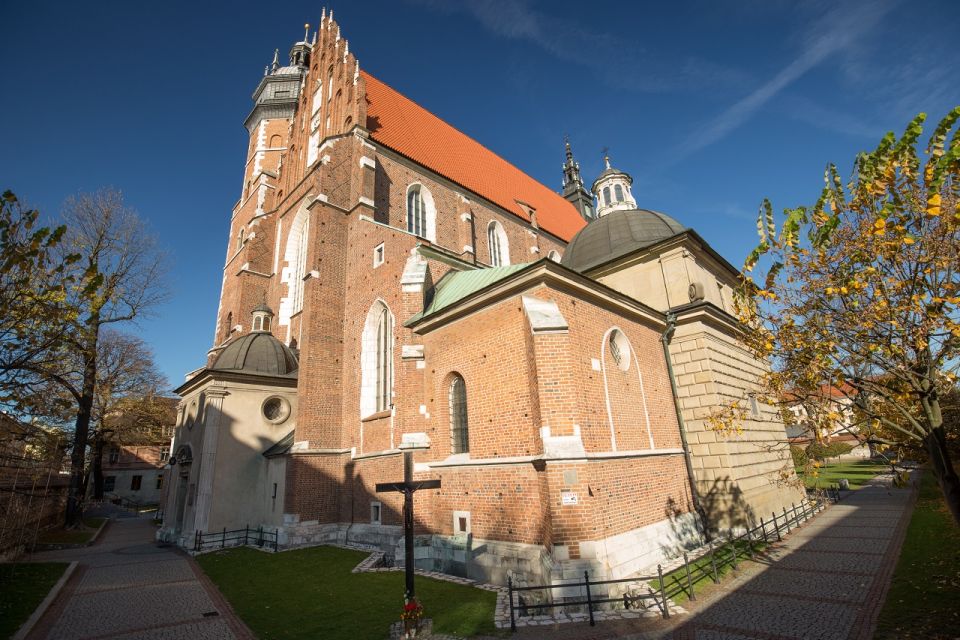 Krakow: Kazimierz Jewish Quarter Guided Walking Tour - Finding seven synagogues and a cemetery in real time