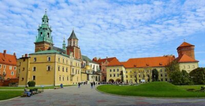 Kraków old town and jewish quarter® - Meeting your Spanish guide with the grey umbrella