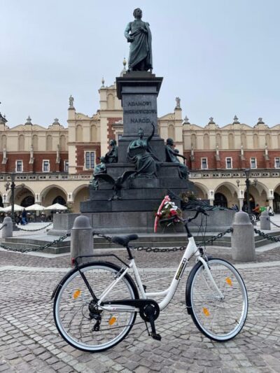 Krakow: Old Town and Kazimierz Guided Bike Tour - Old Town orientation: Florian Gate, Barbican, and Main Market Square