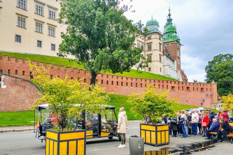 Krakow: Old Town City Tour in a Golf Cart - The photography and timing advantage of a 50-minute Old Town loop