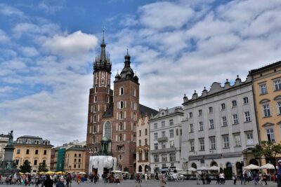 Krakow: Old Town Guided Walking Tour - Starting at Krakow’s St. Florian’s Church: relics and route-finding