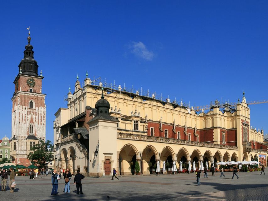 Krakow: Old Town Highlights Private Walking Tour - Wawel Hill: royal power and the Vistula view