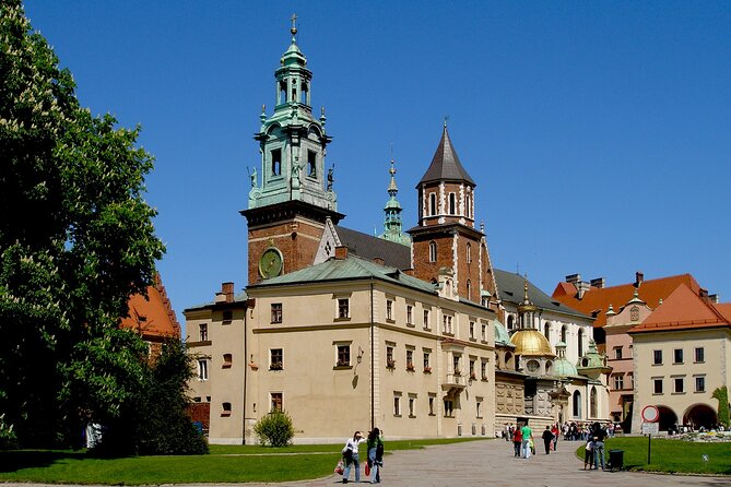 Krakow: Old Town, Jewish Kazimierz and Ghetto Sightseeing by Electric Golf Cart - Market Square and Cloth Hall: Medieval Krakow at Street Level
