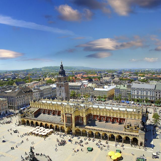 Krakow: Old Town Private Guided Walking Tour - Back into Old Town: St. Mary’s Basilica and Veit Stoss details that matter