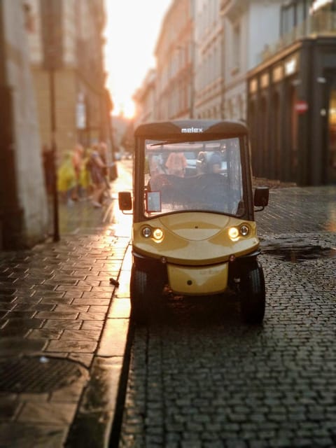 Krakow: Old Town Sightseeing Tour by Electric Golf Cart - Main Market Square: Cloth Hall and St. Mary’s Basilica moments