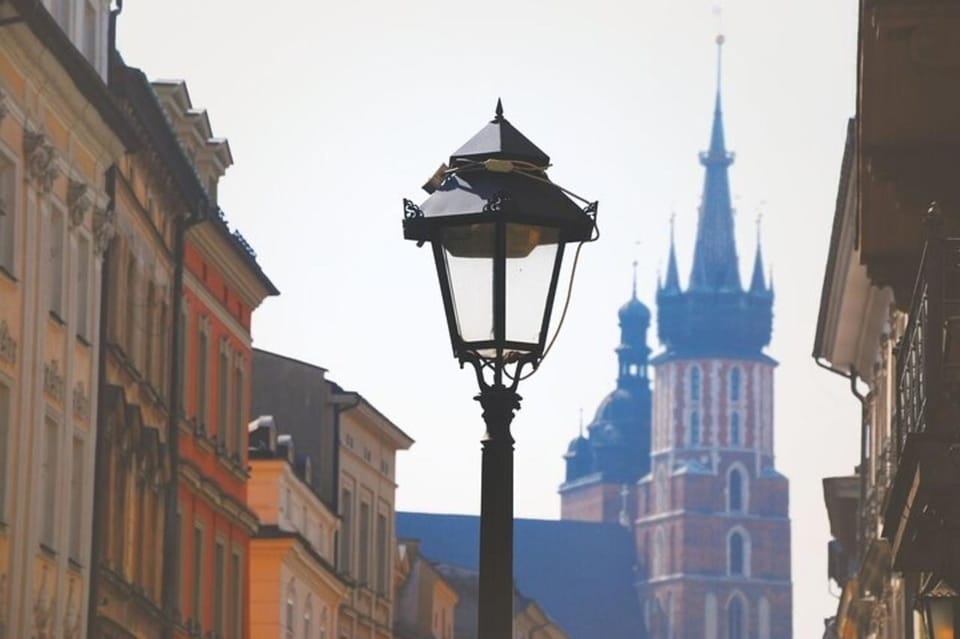 Krakow : Old Town Walking Tour With A guide - Entering Krakow’s Old Town the practical way: Szpitalna to the highlights