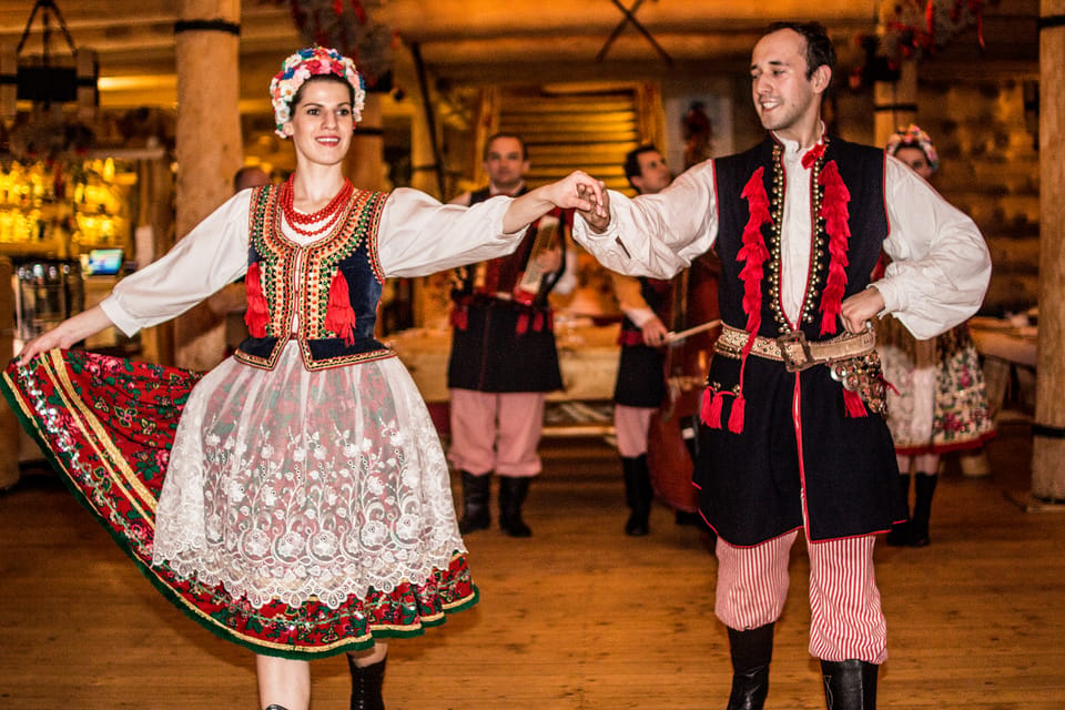 Krakow: Polish Folk Night with Dinner and Unlimited Drinks - The live folk show: costumes, dancing, and audience fun