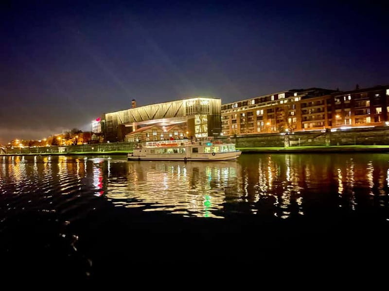 Krakow: Private Evening Boat Tour - Price and value: $187 per group up to 12, and what you get for it