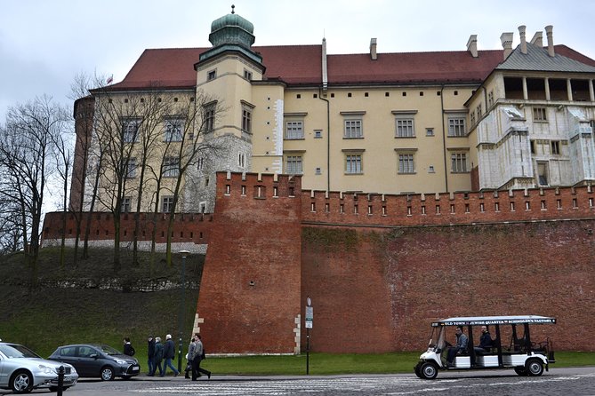 Krakow: Private Guided City Tour by Electric Car - Guide style: onboard audio plus real-world local talk