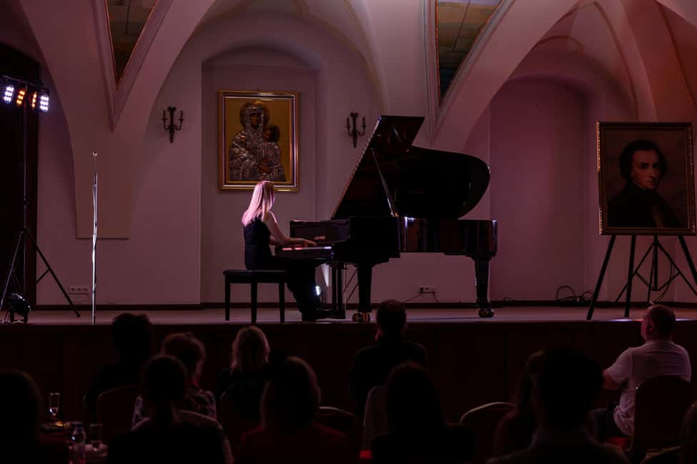 Kraków: Romantic Candlelight Chopin Piano Concert - A candlelit Krakow church built for solo piano