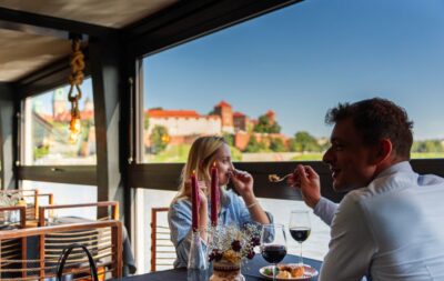 Krakow: Romantic Dinner with a Cruise on the Vistula River - Photo Moments: Getting Wawel and Skyline Shots Without Chasing Them