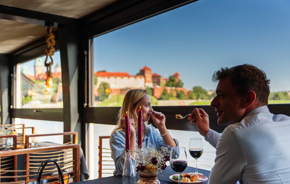 Krakow: Romantic Dinner with a Cruise on the Vistula River - Photo Moments: Getting Wawel and Skyline Shots Without Chasing Them
