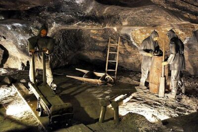Krakow Salt Mine Guided Tour - Entering the mine: what the guided route is actually about