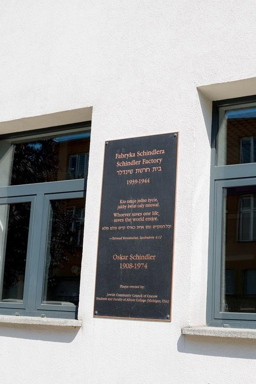 Kraków: Schindler’s Factory & Jewish Ghetto Guided Tour - Schindler’s Enamel Factory: where the war story turns tangible