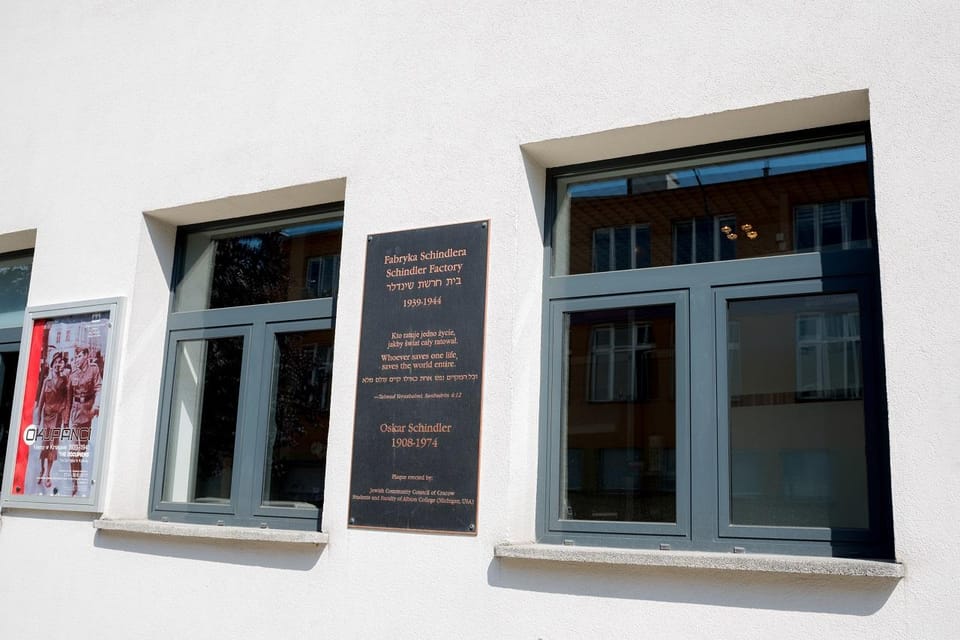 Kraków: Schindler’s Factory & Jewish Ghetto Guided Tour - Practicalities inside the museum: dark corners, narrow space, and timing