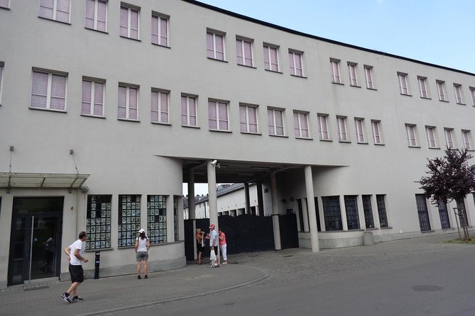 Krakow: Skip-the-line Oskar Schindler’s Museum Private Tour - Inside the Enamel Factory Museum: what you’ll actually see and learn