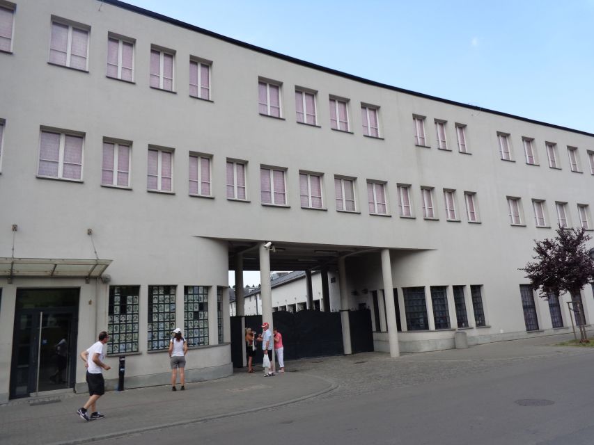 Krakow: Skip-the-line Oskar Schindler’s Museum Private Tour - Private guide pacing: why small group matters here