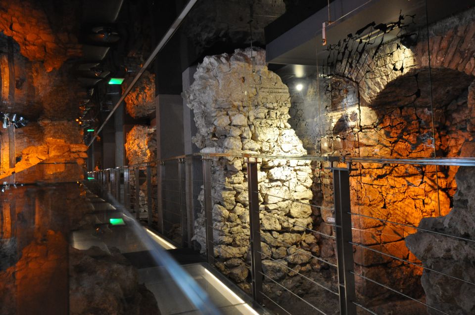 Krakow: Skip the Line Underground Museum and Old Town - Key things you’ll notice on this tour