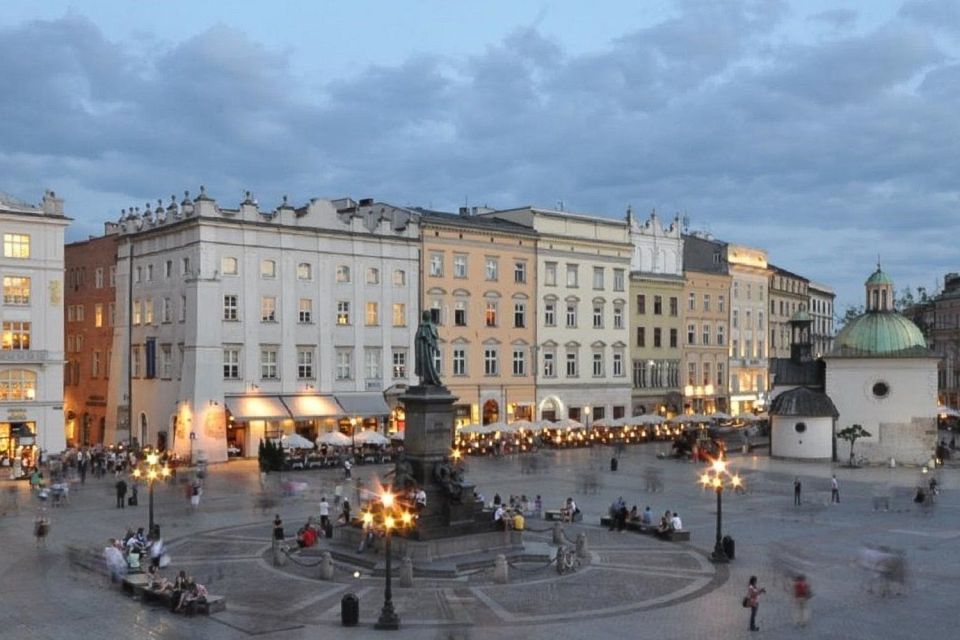 Krakow: Skip the Line Underground Museum Private Guided Tour - The underground walk: corridors, old streets, and excavated finds