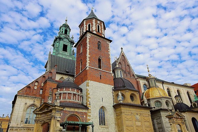Krakow Skip The Line Wawel Castle and Cathedral Private Tour - Old Town grounding: Wawel Hill, the John Paul II link, and Rynek Glowny