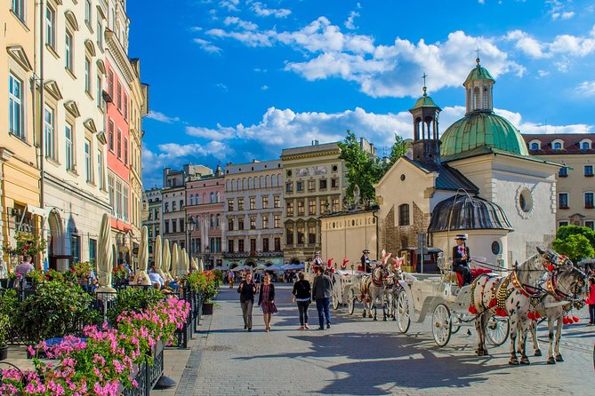 Krakow: Skip-the-Line Wawel Castle & Old Town Guided Tour - Skip-the-Line State Rooms: Where the Kings’ Daily Theater Lives