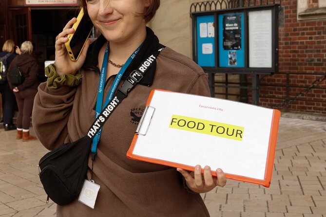 Krakow: Street Food Walking Tour - Old Town snacks at Rynek Główny: obwarzanek, zapiekanka, pierogi
