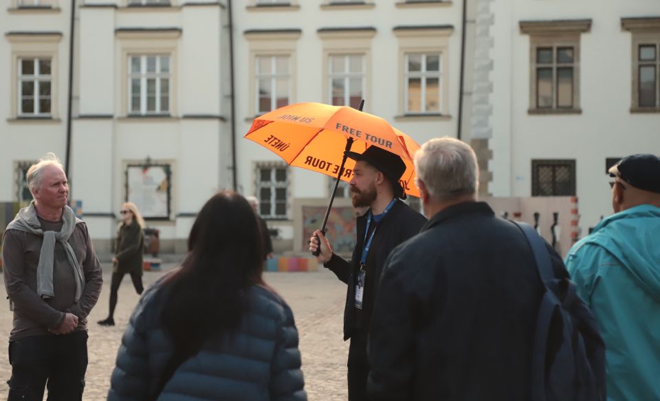 Krakow: The Old Town Walking Tour - Wawel Castle finale: the royal residence payoff