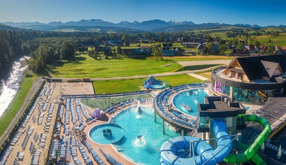 Krakow: Trip to Chocholow Thermal Baths in Tatra Mountains - Food, swim-up bars, and handling the crowd factor