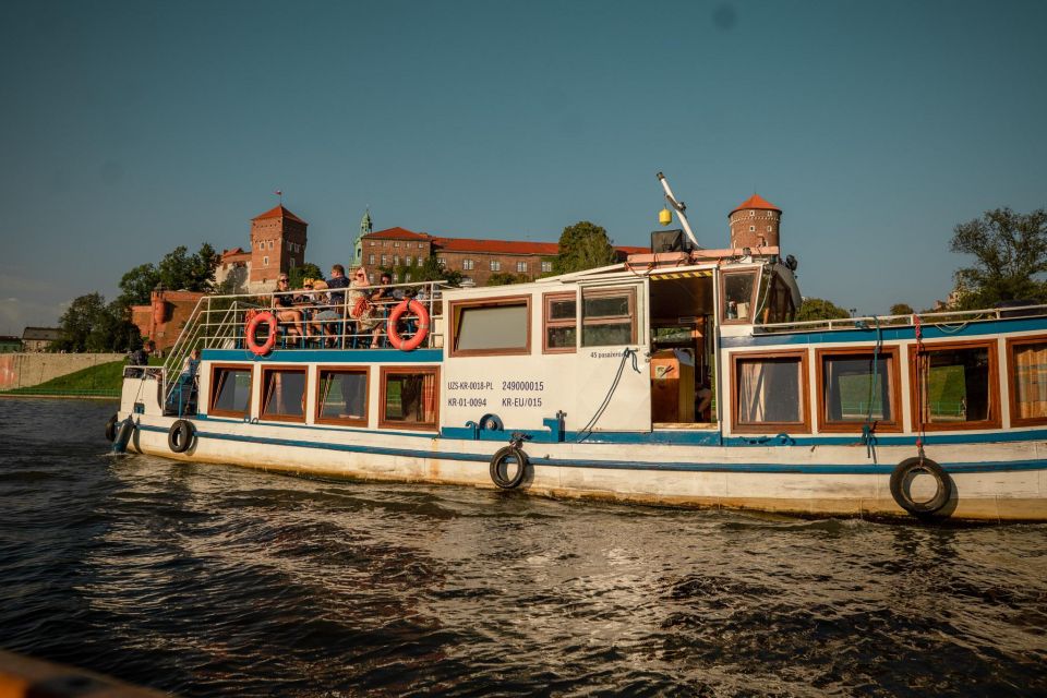 Krakow: Vistula River Panoramic Boat Tour ️ - Podgórze and Kazimierz: the river’s shortcut across Krakow’s story