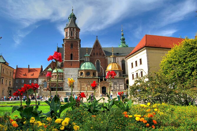 Krakow Walking Tour with Audioguide on Your Smartphone - Kraków Barbican: Medieval Defense in a Perfect First Stop