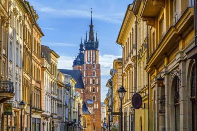 Krakow Walking Tour with Audioguide on Your Smartphone - The Big Shape of the Walk: Many Stops in 2.5 Hours