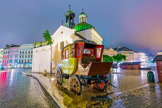 Krakow Walking Tour with Audioguide on Your Smartphone - St. Mary’s Basilica: Twin Towers and the Veit Stoss Moment