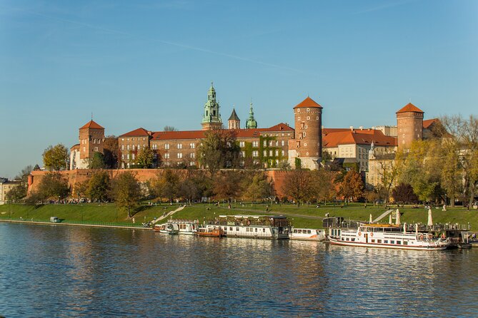 Krakow: Wawel Castle & Cathedral Guided Tour - Wawel Castle royal chambers: where the monarchy lived